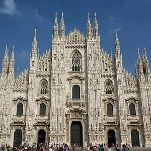 https://apartment-duomo-milan.italymilanhotels.net